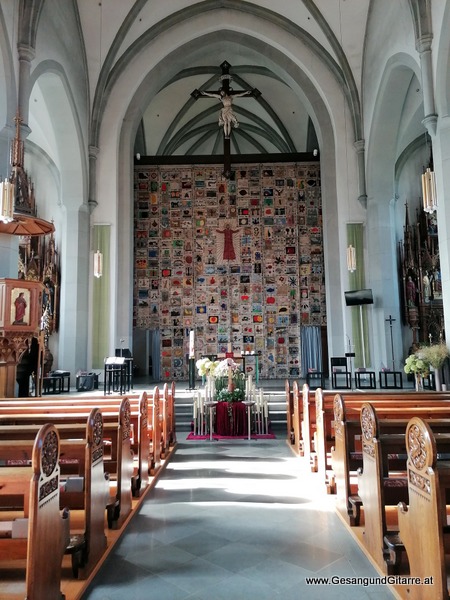 Kirche Frastanz Trauerfeier Beerdigung Verabschiedung Vorarlberg Musik Kirche Trauersängerin Sängerin mit Gitarre www.trauer-musik.at www.gesangundgitarre.at Gesang Gitarre Yvonne Brugger Trauersängerin Kirchensängerin