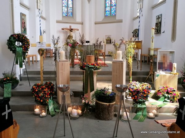 Kirche Gaißau Gaissau Trauersängerin Trauerfeier Beerdigung Verabschiedung Vorarlberg Musik Kirche Trauersängerin Sängerin mit Gitarre www.gesangundgitarre.at Gesang Gitarre Yvonne Brugger