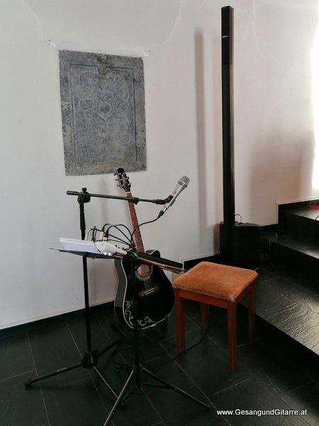 Kirche Klaus Trauerfeier Beerdigung Verabschiedung Vorarlberg Musik Kirche Trauersängerin Sängerin mit Gitarre www.trauer-musik.at www.gesangundgitarre.at Gesang Gitarre Yvonne Brugger Trauersängerin Kirchensängerin