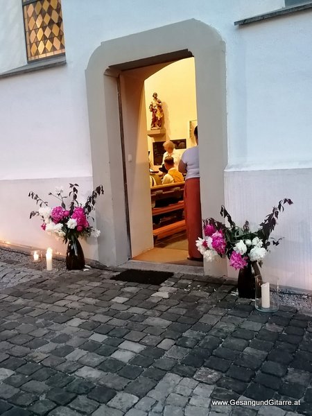 Sängerin Gitarristin Kirche Klaus Lange Nacht der Kirchen Vorarlberg Musik Kirche Trauersängerin Sängerin mit Gitarre www.gesangundgitarre.at Gesang Gitarre Yvonne Brugger