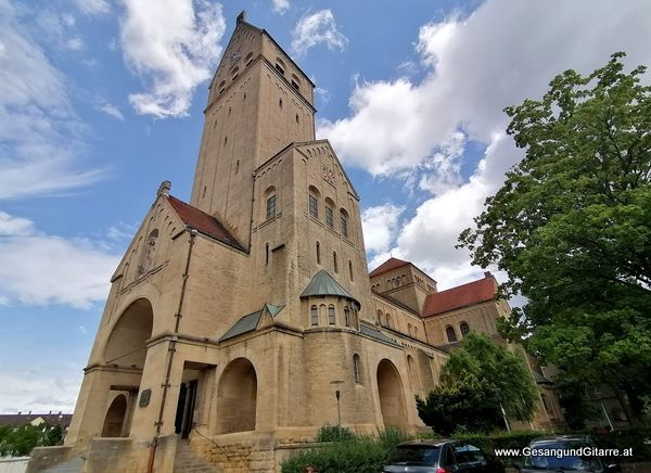 Trauung Hochzeit Kirche Singen Baden Württemberg Bodensee Musik Solomusikerin Sängerin Hochzeitssängerin Hochzeit Trauung Vorarlberg Kirche www.gesangundgitarre.at Gesang Gitarre Yvonne Brugger