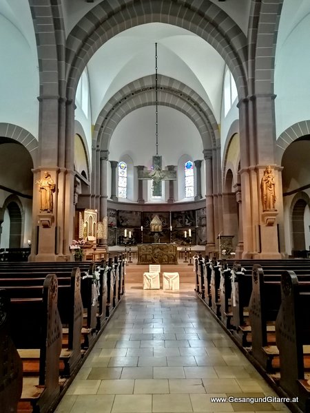 Trauung Hochzeit Kirche Singen Baden Württemberg Bodensee Musik Solomusikerin Sängerin Hochzeitssängerin Hochzeit Trauung Vorarlberg Kirche www.gesangundgitarre.at Gesang Gitarre Yvonne Brugger