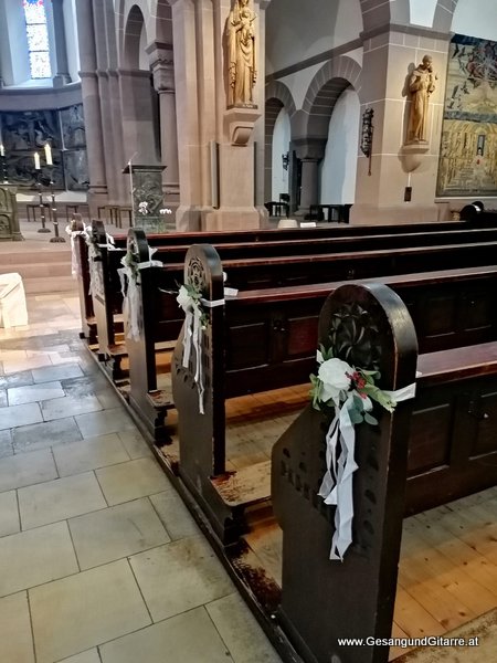 Trauung Hochzeit Kirche Singen Baden Württemberg Bodensee Musik Solomusikerin Sängerin Hochzeitssängerin Hochzeit Trauung Vorarlberg Kirche www.gesangundgitarre.at Gesang Gitarre Yvonne Brugger