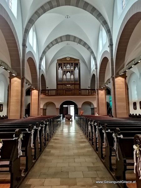 Trauung Hochzeit Kirche Singen Baden Württemberg Bodensee Musik Solomusikerin Sängerin Hochzeitssängerin Hochzeit Trauung Vorarlberg Kirche www.gesangundgitarre.at Gesang Gitarre Yvonne Brugger