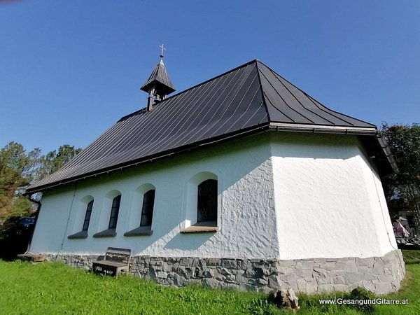 Ofterschwang St. Ignatius Kapelle Allgäu Traufe Trauung Taufe Kirche Musik Solomusikerin Sängerin Hochzeitssängerin Hochzeit Trauung Vorarlberg Kirche www.gesangundgitarre.at Gesang Gitarre Yvonne Brugger