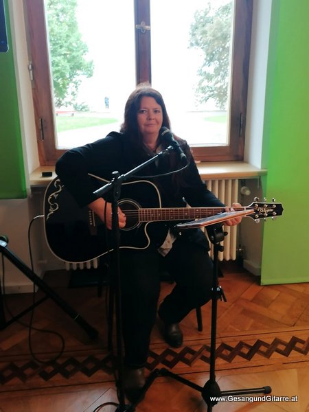Lindau Bayern Toskanapark Bodensee Bodenseekreis Allgäu Trauung Musik Solomusikerin Sängerin Hochzeitssängerin Hochzeit Trauung Vorarlberg Kirche www.gesangundgitarre.at Gesang Gitarre Yvonne Brugger