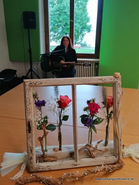 Lindau Bayern Toskanapark Bodensee Bodenseekreis Allgäu Trauung Musik Solomusikerin Sängerin Hochzeitssängerin Hochzeit Trauung Vorarlberg Kirche www.gesangundgitarre.at Gesang Gitarre Yvonne Brugger