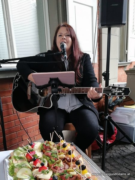 Lindau Bayern Toskanapark Bodensee Bodenseekreis Allgäu Trauung Musik Solomusikerin Sängerin Hochzeitssängerin Hochzeit Trauung Vorarlberg Kirche www.gesangundgitarre.at Gesang Gitarre Yvonne Brugger