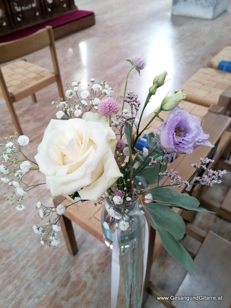 Eschen Fürstentum Liechtenstein Bodensee Bodenseekreis Allgäu Trauung Musik Solomusikerin Sängerin Hochzeitssängerin Hochzeit Trauung Vorarlberg Kirche www.gesangundgitarre.at Gesang Gitarre Yvonne Brugger