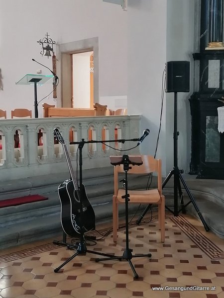 Kirche Dornbirn Haselstauden Taufsängerin Sängerin mit Gitarre Taufe Musik Taufmusik Bodensee Musikerin Gitarre Gesang Kirche Taufsängerin Vorarlberg www.gesangundgitarre.at Gesang Gitarre Yvonne Brugger
