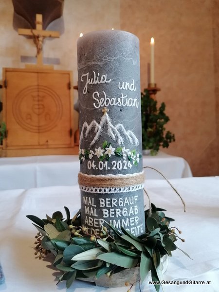 Kirchliche Trauung Ittensberg Egg Bregenzerwald Musik Solomusikerin Sängerin Hochzeitssängerin Hochzeit Trauung Vorarlberg Kirche www.gesangundgitarre.at Gesang Gitarre Yvonne Brugger