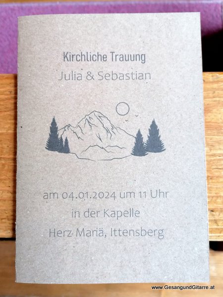 Kirchliche Trauung Ittensberg Egg Bregenzerwald Musik Solomusikerin Sängerin Hochzeitssängerin Hochzeit Trauung Vorarlberg Kirche www.gesangundgitarre.at Gesang Gitarre Yvonne Brugger