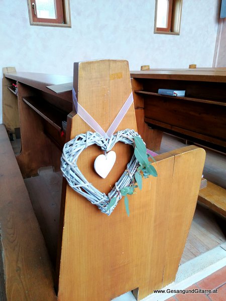 Kirchliche Trauung Ittensberg Egg Bregenzerwald Musik Solomusikerin Sängerin Hochzeitssängerin Hochzeit Trauung Vorarlberg Kirche www.gesangundgitarre.at Gesang Gitarre Yvonne Brugger