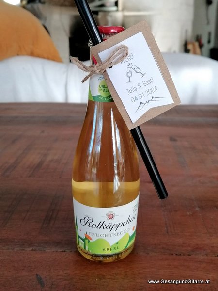 Kirchliche Trauung Ittensberg Egg Bregenzerwald Musik Solomusikerin Sängerin Hochzeitssängerin Hochzeit Trauung Vorarlberg Kirche www.gesangundgitarre.at Gesang Gitarre Yvonne Brugger