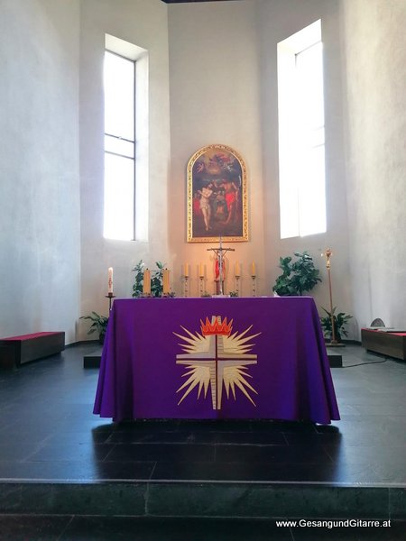 Kirche Schnifis Pfarrer Niklas Taufsängerin Sängerin mit Gitarre Taufe Musik Taufmusik Bodensee Musikerin Gitarre Gesang Kirche Taufsängerin Vorarlberg www.gesangundgitarre.at Gesang Gitarre Yvonne Brugger