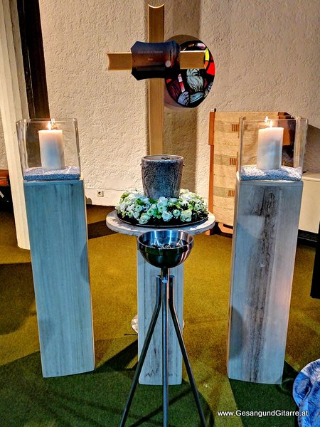 Unterkirche Erlöserkirche Lustenau Kirche Vorarlberg Verabschiedung Trauerfeier Beerdigung Verabschiedung Totenwache Musik Kirche Solomusikerin Sängerin mit Gitarre www.trauer-musik.at www.gesangundgitarre.at Gesang Gitarre Yvonne Brugger Trauersängerin Kirchensängerin Kirche Trauerfeier Beerdigung Verabschiedung Vorarlberg Musik Kirche Sängerin mit Gitarre www.trauer-musik.at www.gesangundgitarre.at Gesang Gitarre Yvonne Brugger Trauersängerin Kirchensängerin