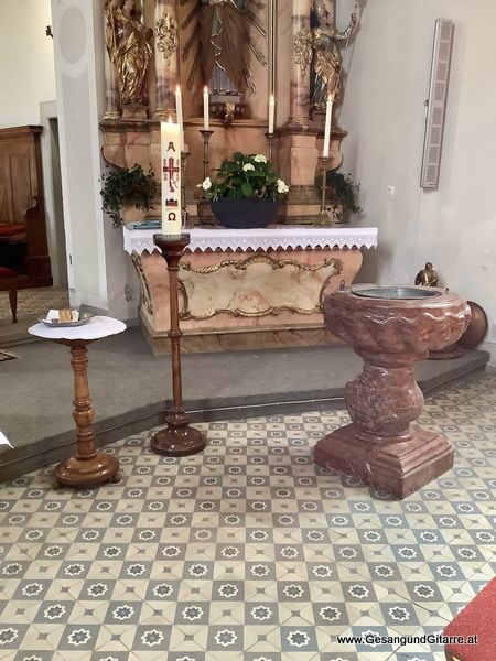Kirche Bludenz Bürs Pfarrer Jakob Geier Taufsängerin Sängerin mit Gitarre Taufe Musik Taufmusik Bodensee Musikerin Gitarre Gesang Kirche Taufsängerin Vorarlberg www.gesangundgitarre.at Gesang Gitarre Yvonne Brugger