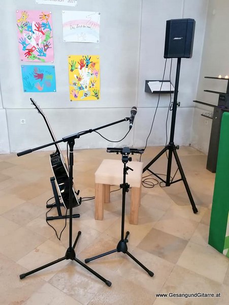 Sängerin Yvonne Brugger Taufe Musik Taufmusik Bodensee Musikerin Gitarre Gesang Lochau Kirche Taufsängerin