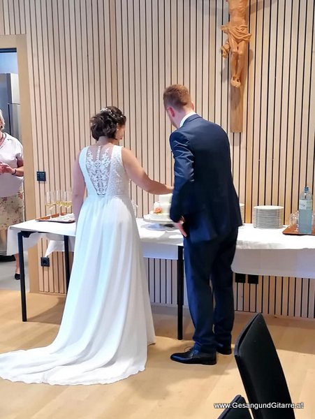 Sängerin Hochzeitssängerin Gitarre Trauung Kirche Trauungsmusik Hochzeitsmusik Kirche Lauterach