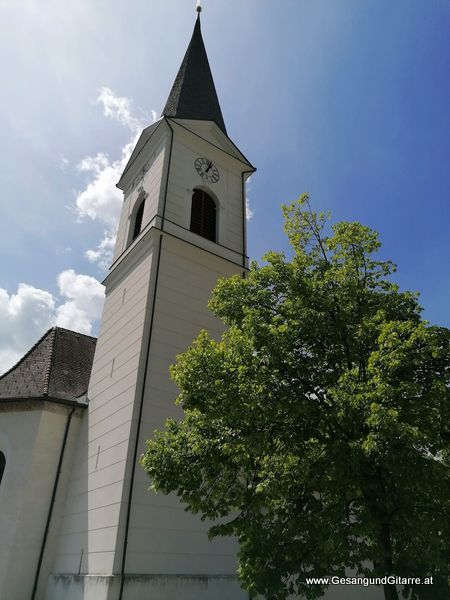 Musik Trauerfeier Kirche Trauersängerin Sängerin mit Gitarre Beerdigung Begräbnis Trauerfeier Verabschiedung Nüziders Vorarlberg www.gesangundgitarre.at yvonne brugger