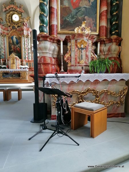 Musik Trauerfeier Kirche Trauersängerin Sängerin mit Gitarre Beerdigung Begräbnis Trauerfeier Verabschiedung Nüziders Vorarlberg www.gesangundgitarre.at yvonne brugger