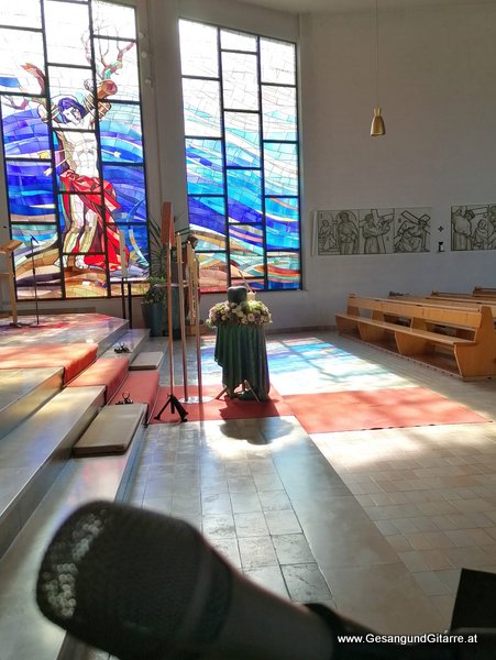 Kirche Muntlix Zwischenwasser Trauerfeier Beerdigung Verabschiedung Vorarlberg Musik Kirche Trauersängerin Sängerin mit Gitarre www.gesangundgitarre.at Gesang Gitarre Yvonne Brugger