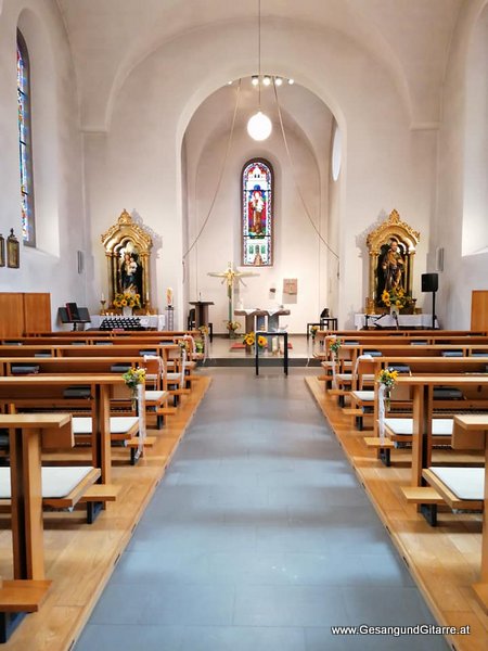 Lustenau St. Antoniuskapelle Kirche Taufsängerin Sängerin mit Gitarre Taufe Musik Taufmusik Bodensee Musikerin Gitarre Gesang Kirche Taufsängerin Meiningen Vorarlberg www.gesangundgitarre.at Gesang Gitarre Yvonne Brugger