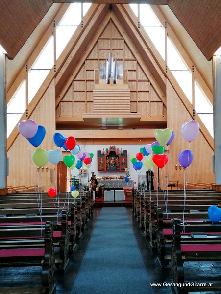 Kirche Brand Brandnertal Vorarlberg Musik Sängerin Hochzeitssängerin Hochzeit Trauung Vorarlberg Kirche www.gesangundgitarre.at Gesang Gitarre Yvonne Brugger