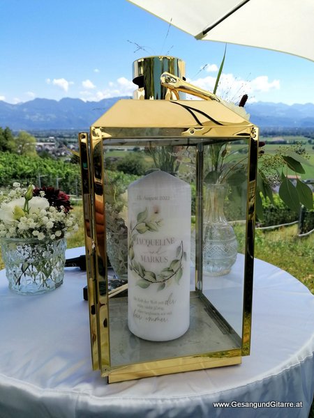 Freie Trauung Schweiz Musik Solomusikerin Sängerin Hochzeitssängerin Hochzeit Trauung Vorarlberg Kirche www.gesangundgitarre.at Gesang Gitarre Yvonne Brugger