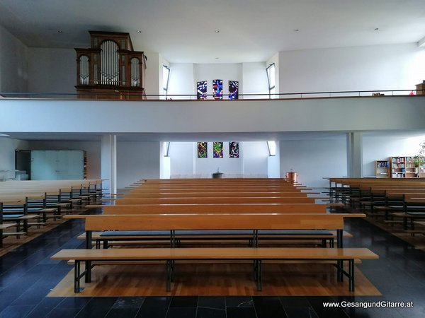 Feldkirch Tisis Morgenmesse Taufsängerin Sängerin mit Gitarre Taufe Musik Taufmusik Bodensee Musikerin Gitarre Gesang Kirche Taufsängerin Meiningen Vorarlberg www.gesangundgitarre.at Gesang Gitarre Yvonne Brugger