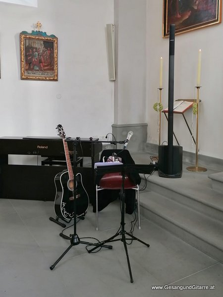 Kirche Schlins Trauerfeier Beerdigung Verabschiedung Vorarlberg Musik Kirche Trauersängerin Sängerin mit Gitarre www.trauer-musik.at www.gesangundgitarre.at Gesang Gitarre Yvonne Brugger Trauersängerin Kirchensängerin