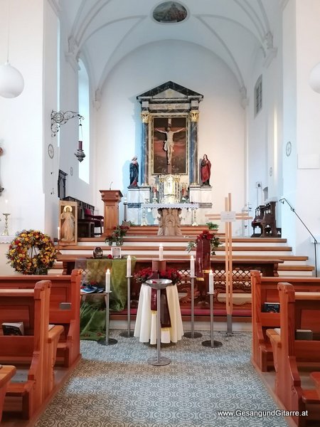 St. Peter Kloster Kirche Bludenz Trauerfeier Beerdigung Verabschiedung Vorarlberg Musik Kirche Trauersängerin Sängerin mit Gitarre www.trauer-musik.at www.gesangundgitarre.at Gesang Gitarre Yvonne Brugger Trauersängerin Kirchensängerin