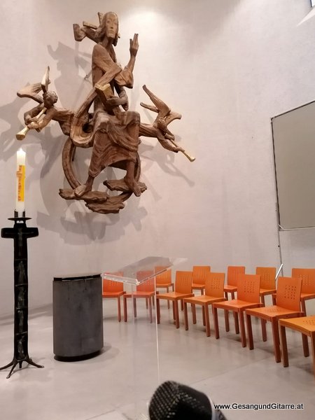 Lustenau Rheindorf St. Peter und Paul Kirche Taufsängerin Sängerin mit Gitarre Taufe Musik Taufmusik Bodensee Musikerin Gitarre Gesang Kirche Taufsängerin Vorarlberg www.gesangundgitarre.at Gesang Gitarre Yvonne Brugger