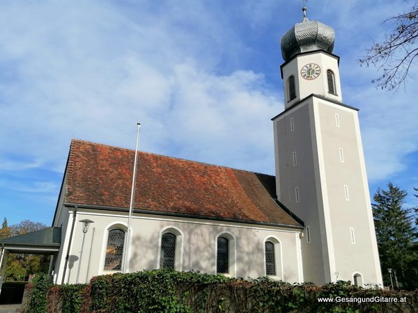 Taufe Meiningen Kapelle Kirche Taufsängerin Sängerin mit Gitarre Taufe Musik Taufmusik Bodensee Musikerin Gitarre Gesang Kirche Taufsängerin Vorarlberg www.gesangundgitarre.at Gesang Gitarre Yvonne Brugger