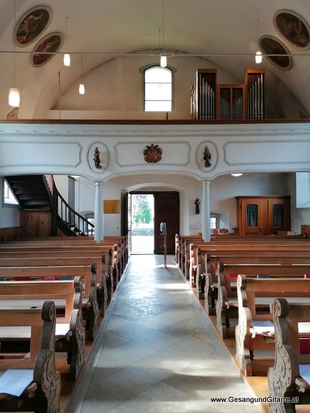 Taufe Meiningen Kapelle Kirche Taufsängerin Sängerin mit Gitarre Taufe Musik Taufmusik Bodensee Musikerin Gitarre Gesang Kirche Taufsängerin Vorarlberg www.gesangundgitarre.at Gesang Gitarre Yvonne Brugger
