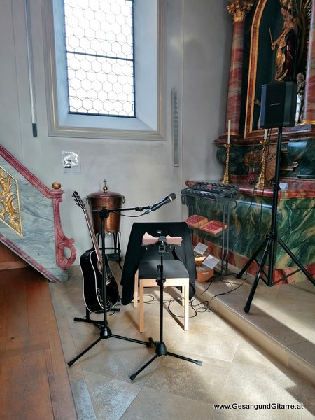 Taufe Meiningen Kapelle Kirche Taufsängerin Sängerin mit Gitarre Taufe Musik Taufmusik Bodensee Musikerin Gitarre Gesang Kirche Taufsängerin Vorarlberg www.gesangundgitarre.at Gesang Gitarre Yvonne Brugger