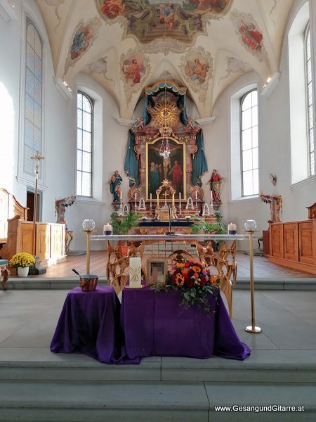 Freienbach Schweiz Ostschweiz Trauerfeier Beerdigung Verabschiedung Begräbnis Beisetzung Vorarlberg Musik Kirche Trauersängerin Sängerin mit Gitarre www.gesangundgitarre.at Gesang Gitarre Yvonne Brugger