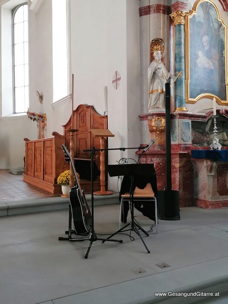 Freienbach Schweiz Ostschweiz Trauerfeier Beerdigung Verabschiedung Begräbnis Beisetzung Vorarlberg Musik Kirche Trauersängerin Sängerin mit Gitarre www.gesangundgitarre.at Gesang Gitarre Yvonne Brugger