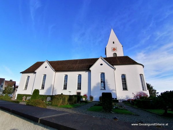 Freienbach Schweiz Ostschweiz Trauerfeier Beerdigung Verabschiedung Begräbnis Beisetzung Vorarlberg Musik Kirche Trauersängerin Sängerin mit Gitarre www.gesangundgitarre.at Gesang Gitarre Yvonne Brugger