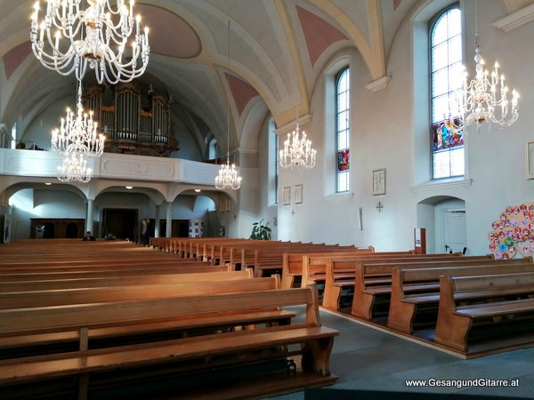Freienbach Schweiz Ostschweiz Trauerfeier Beerdigung Verabschiedung Begräbnis Beisetzung Vorarlberg Musik Kirche Trauersängerin Sängerin mit Gitarre www.gesangundgitarre.at Gesang Gitarre Yvonne Brugger