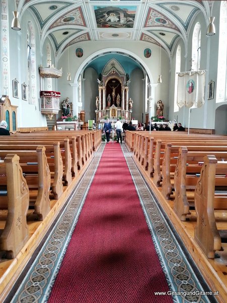 Freie Verabschiedung Langen bei Bregenz Abschied in Würde Musik Trauerfeier Kirche Trauersängerin Sängerin mit Gitarre Vorarlberg Beerdigung Begräbnis Trauerfeier Verabschiedung Bregenz Vorarlberg www.gesangundgitarre.at yvonne brugger