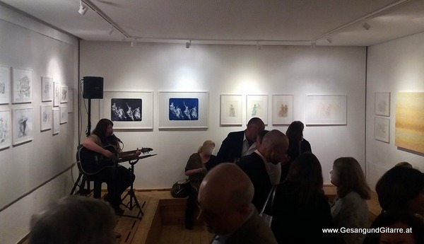 Sängerin Yvonne Brugger Vernissage Kunst Vorarlberg Schweiz Romanshorn